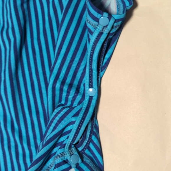 UV Skinz (cancer foundation) Rashguard Swimsuit and Swim Trunks 2-3T worn once - Picture 6 of 7